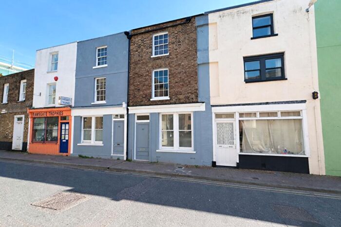 2 Bedroom Flat To Rent In King Street, Ramsgate, Kent, CT11