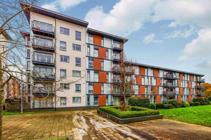 2 Bedroom Flat To Rent In Commonwealth Drive, Crawley, RH10