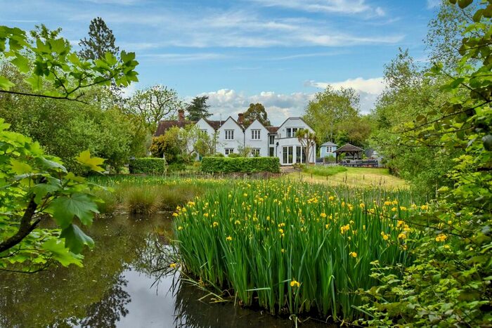 5 Bedroom Detached House To Rent In Winter Hill Road, Maidenhead, Berkshire, SL6