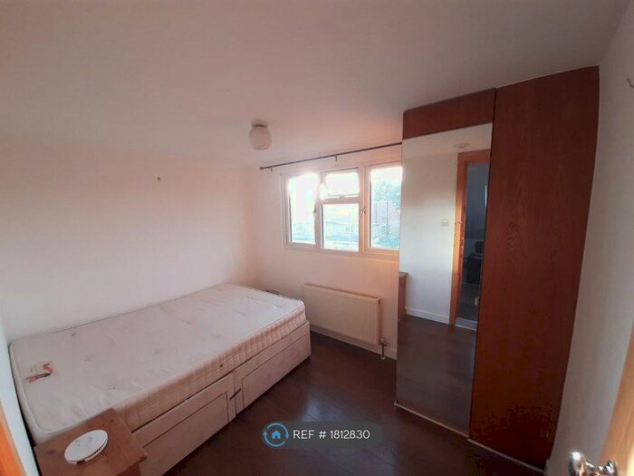 2 Bedroom Flat To Rent In Gunnersbury Lane, London, W3