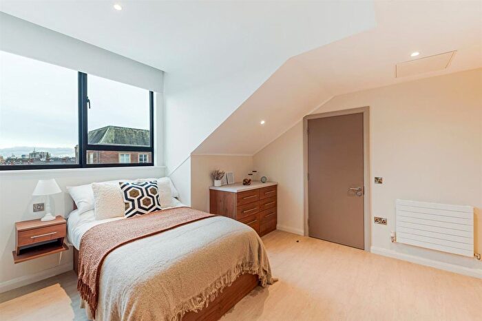 Studio To Rent In Elmwood Avenue, Belfast, BT9