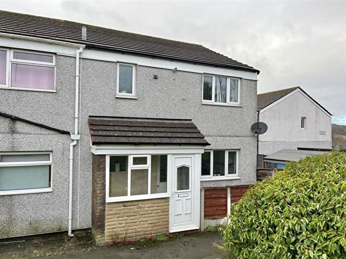 3 Bedroom End Of Terrace House For Sale In Wardlow Walk, Glossop, SK13