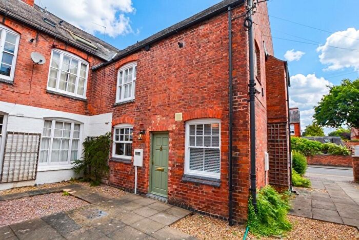 1 Bedroom Maisonette For Sale In Cross Road, Clarendon Park, Leicester, LE2