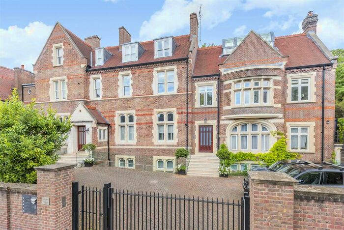 3 Bedroom Flat To Rent In Netherhall Gardens, Hampstead, NW3