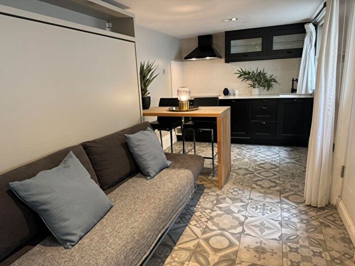 Apartment To Rent In Studio Flat, Gloucester Place, Baker Street, NW1