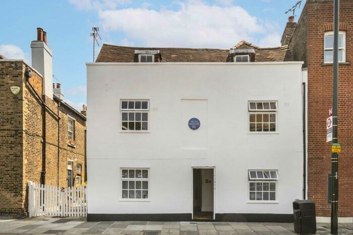 Studio To Rent In Church Street, Hampton, TW12