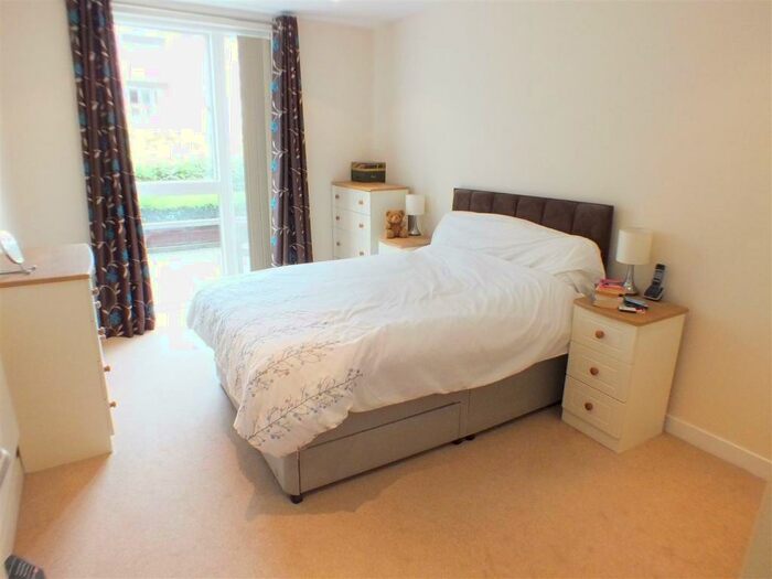 1 Bedroom Flat To Rent In The Heart, New Zealand Avenue, Walton On Thames, KT12