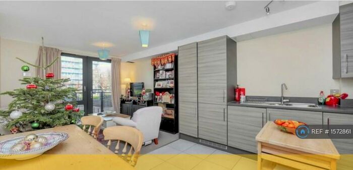 1 Bedroom Flat To Rent In Rosefield, London, N4