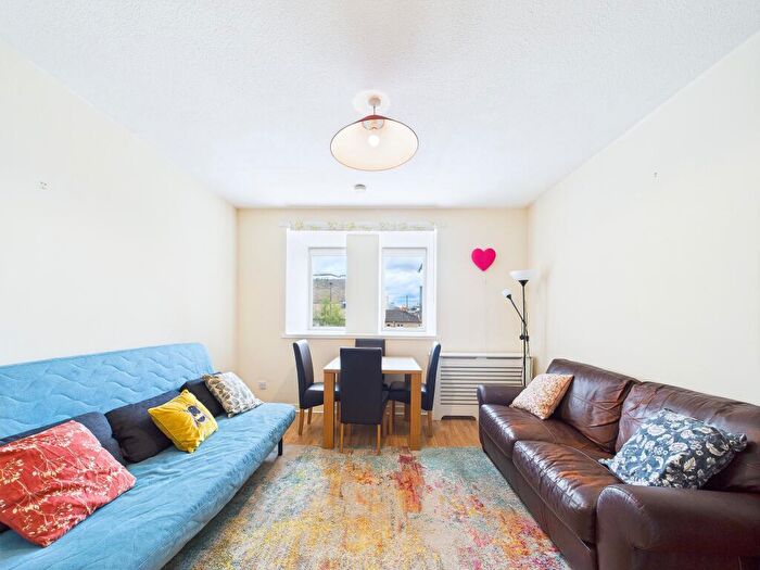 2 Bedroom Flat To Rent In Beltane Street, G3