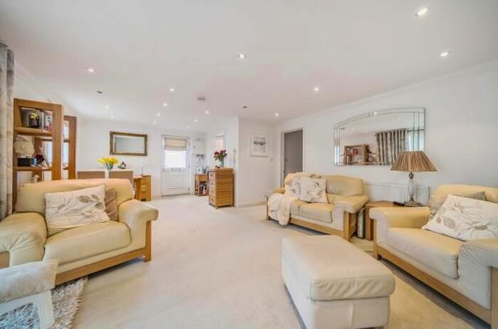 2 Bedroom Flat For Sale In Holland Road, Plymstock, Plymouth, Devon, PL9