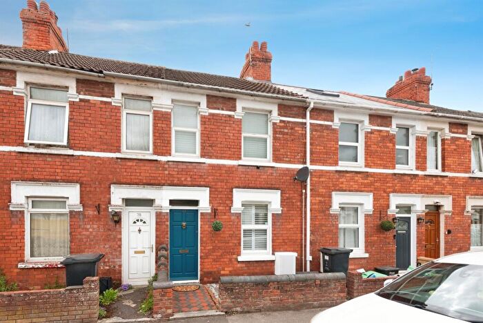 2 Bedroom Terraced House For Sale In Montagu Street, Swindon, SN2