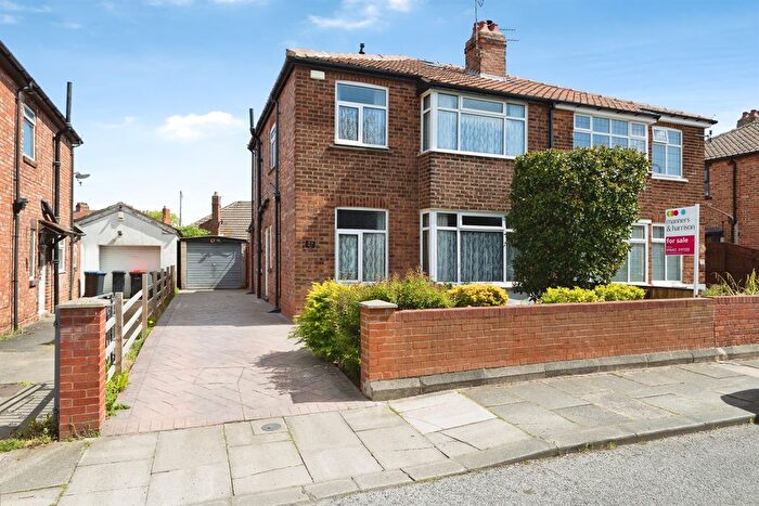 3 Bedroom Semi Detached House For Sale In Stanhope Grove, Middlesbrough, TS5