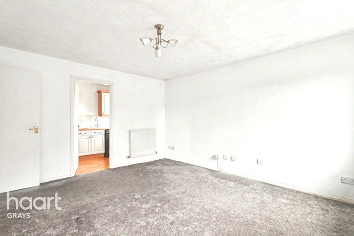 2 Bedroom Flat To Rent In Drake Road, Grays, RM16