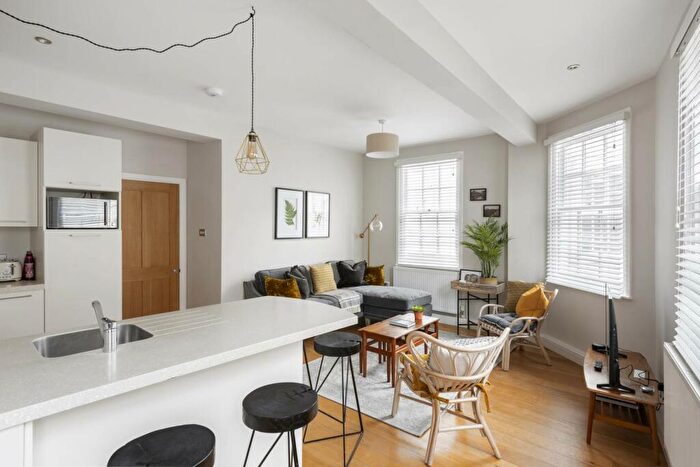 2 Bedroom Apartment To Rent In Flat, Union Passage, Bath, BA1