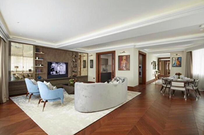 3 Bedroom Flat To Rent In Brook Street, Greybrook House, Mayfair, London, W1K
