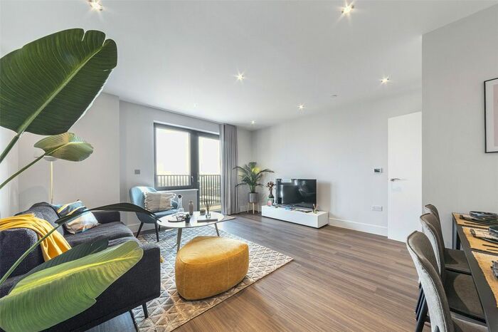 2 Bedroom Flat To Rent In Uncle Southall, Merrick Road, Southall, UB2