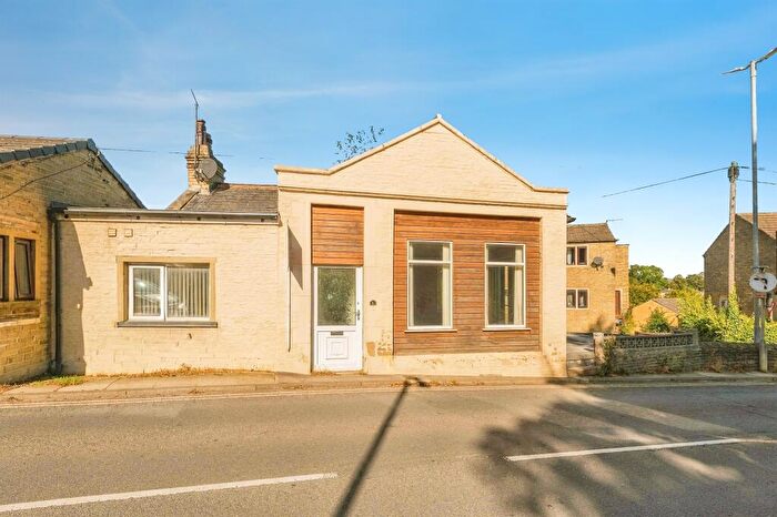 3 Bedroom End Of Terrace House For Sale In Crowtrees Lane, Brighouse, HD6