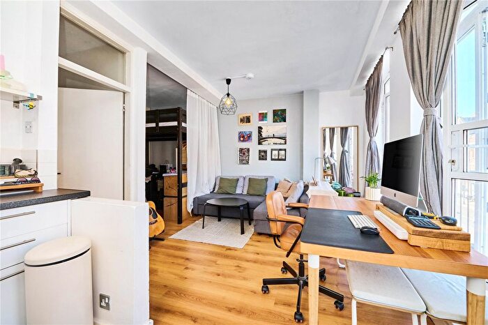 Studio To Rent In Clapham High Street, London, SW4