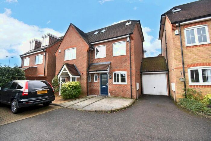 3 Bedroom Semi-Detached House To Rent In Farm Close, Taplow, Maidenhead, Buckinghamshire, SL6
