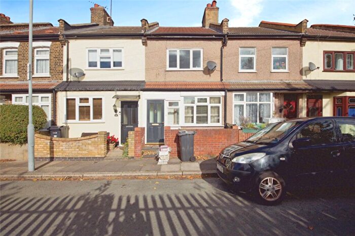 3 Bedroom Terraced House For Sale In Railway Street, Romford, RM6