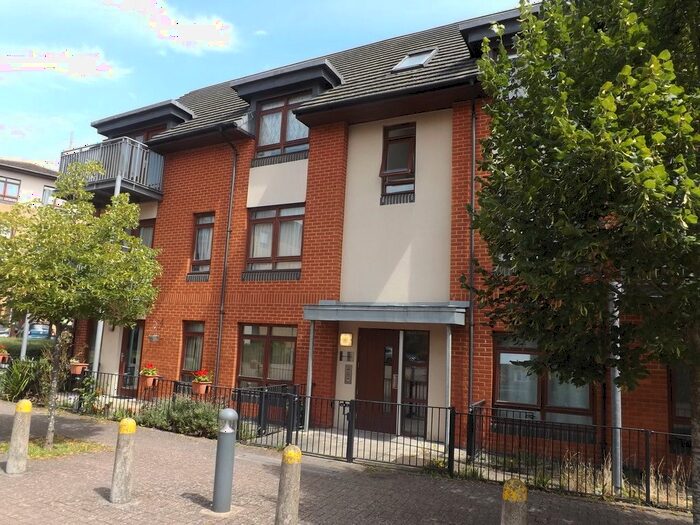 2 Bedroom Flat To Rent In Atlas Crescent, Edgware, HA8