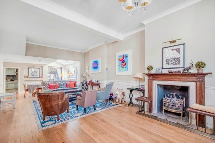 4 Bedroom Flat To Rent In Marville Road, London, SW6