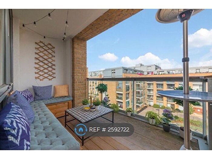 2 Bedroom Flat To Rent In Canalside Square, London, N1