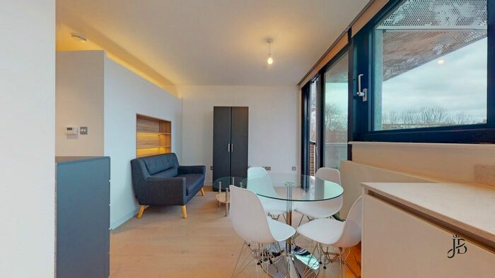 Studio To Rent In Highgate Hill, London, N19