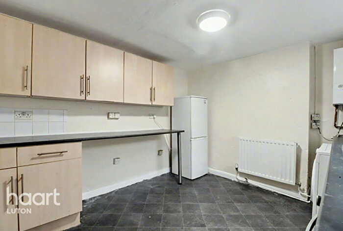 5 Bedroom Terraced House For Sale In Cowper Street, Luton, LU1