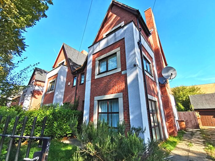 4 Bedroom Property To Rent In Darley Avenue, Manchester, M21