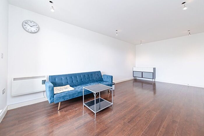 3 Bedroom Flat To Rent In Yeoman Street, Surrey Quays, SE8