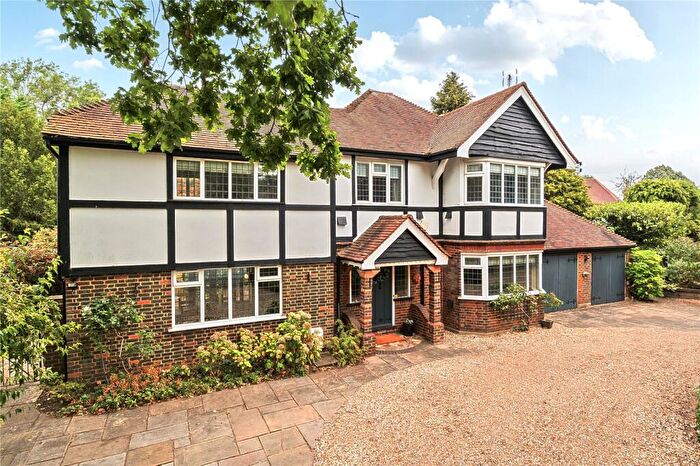 4 Bedroom Detached House For Sale In Queens Road, Walton-On-Thames, KT12