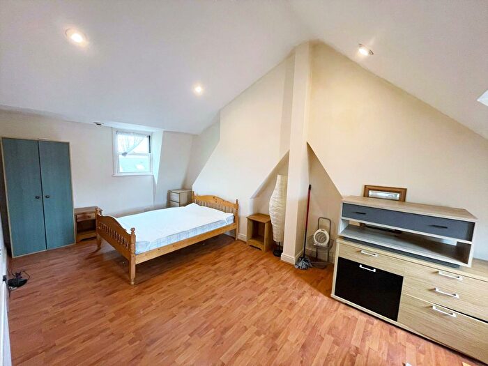 1 Bedroom Studio To Rent In Kingston Road, London, SW19