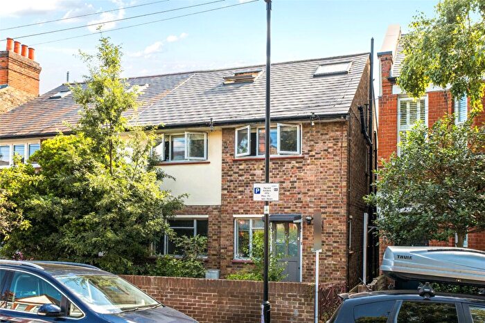 2 Bedroom Apartment For Sale In Pentney Road, Balham, SW12