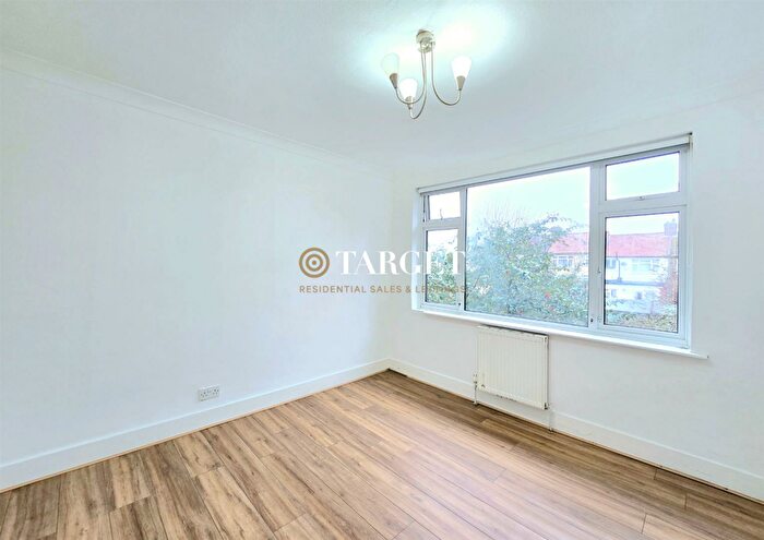 2 Bedroom Maisonette To Rent In Bowood Road, Enfield, EN3