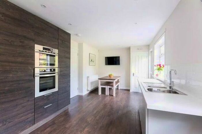 4 Bedroom Town House To Rent In Winton Park, Edinburgh, EH10