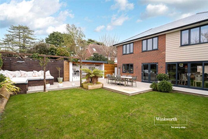 4 Bedroom Detached House For Sale In Hynesbury Road, Friars Cliff, Christchurch, BH23