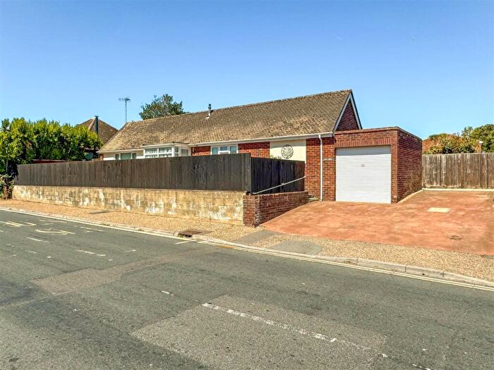 2 Bedroom Detached Bungalow For Sale In Courtwick Road, Wick, Littlehampton, BN17