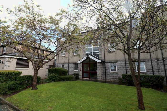 2 Bedroom Flat To Rent In Regent Walk, Second Floor (top), AB24