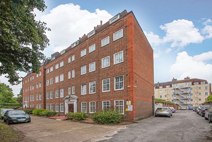 2 Bedroom Flat To Rent In Richmond Road, Twickenham, TW1