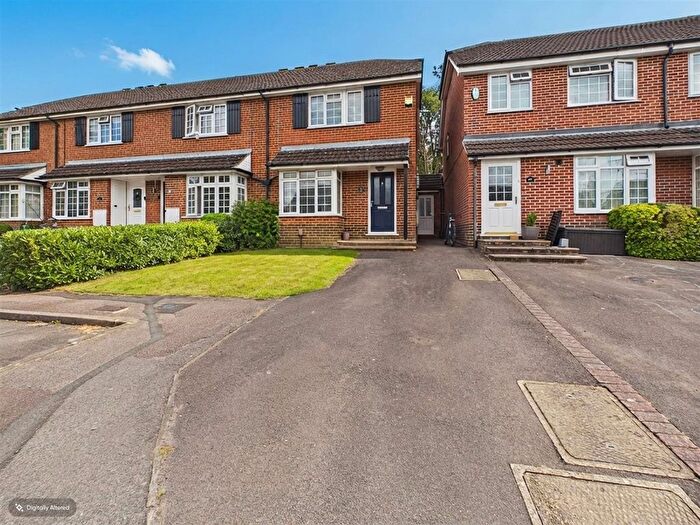 3 Bedroom End Of Terrace House For Sale In Enborne Close, Tilehurst, Reading, RG31