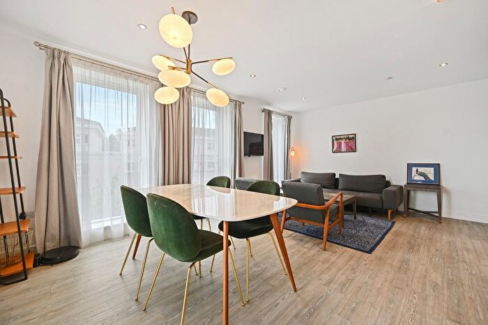 1 Bedroom Flat For Sale In Trinity Way, Acton, W3