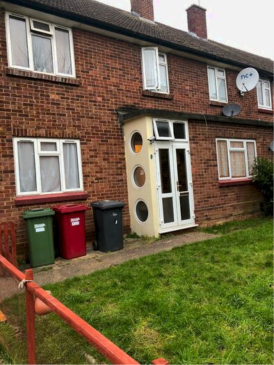 2 Bedroom Flat To Rent In Derwent Drive, Burnham, Slough SL1