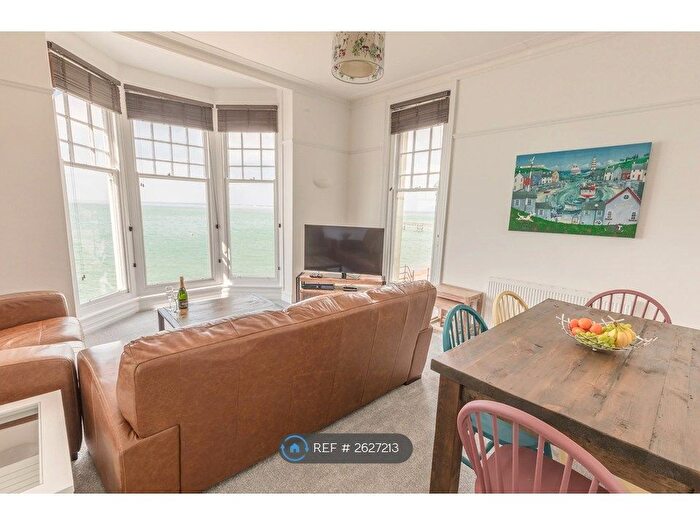 3 Bedroom Flat To Rent In Pier View, Totland Bay, PO39
