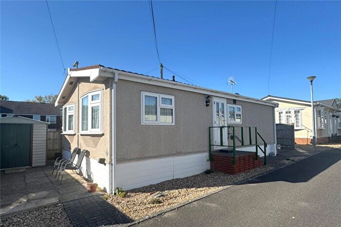 2 Bedroom Mobile Home For Sale In Hill Corner Farm Park, Sandy Lane, Farnborough, Hampshire, GU14