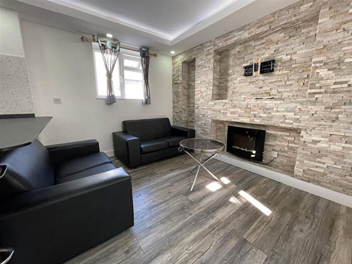 2 Bedroom Flat To Rent In The Parade, Roath, Cardiff, CF24