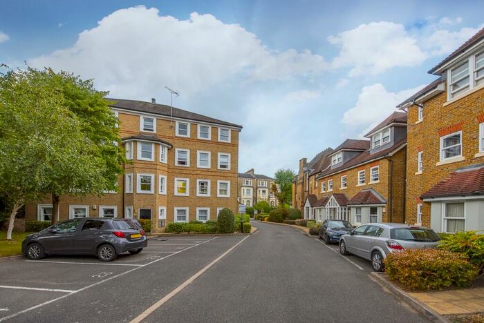 2 Bedroom Apartment To Rent In Ravens Close Surbiton, KT6