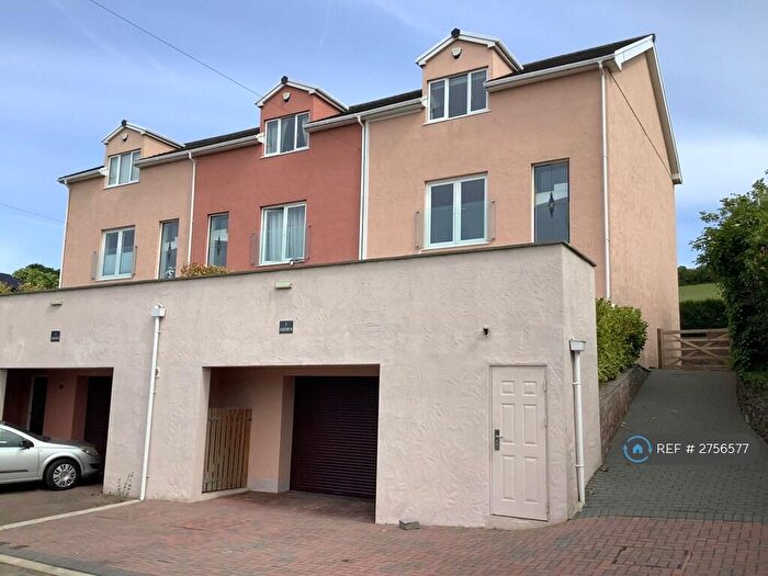 4 Bedroom End Of Terrace House To Rent In Arfyn, Colwyn Bay, LL28