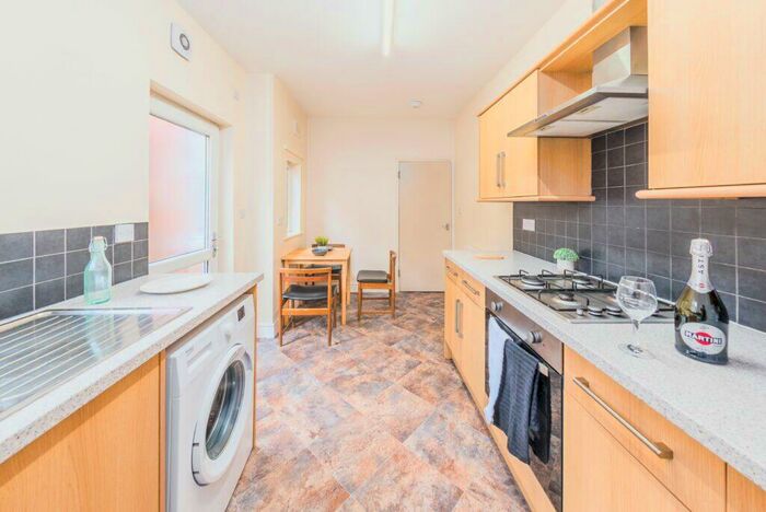 3 Bedroom Terraced House To Rent In Tudor Road, Leicester, LE3