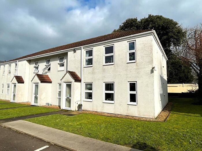 2 Bedroom Flat For Sale In Myrtle Drive, Burnham-On-Sea, TA8